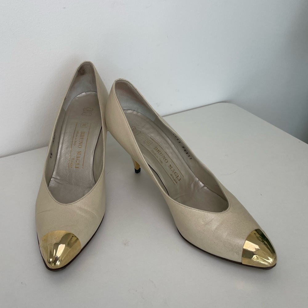 Vintage Bruno Magli Cream Leather Gold Toe Heels EU 38 US 7.5 Project Pair